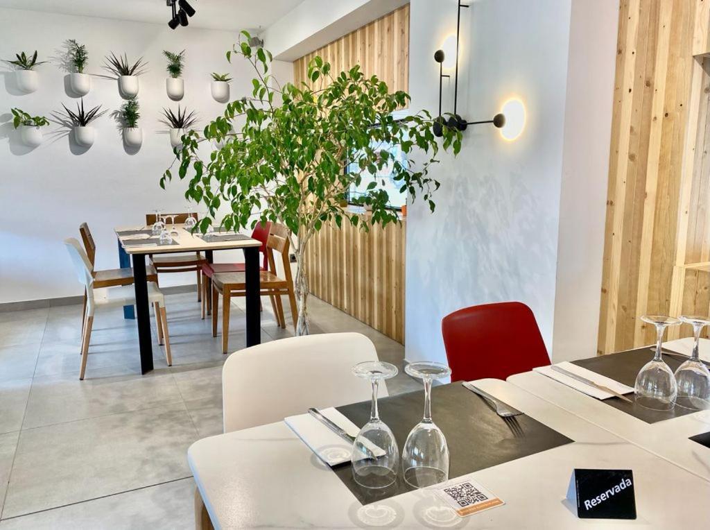 אינסה Hotel Dos Rios Central מראה חיצוני תמונה